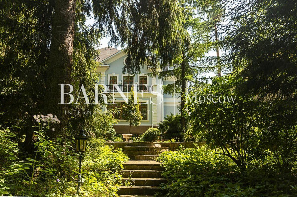 2-этажный коттедж 782.7 м² с отделкой