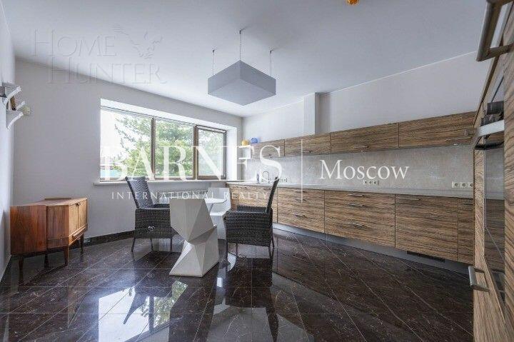 3-этажный коттедж 980 м² с отделкой