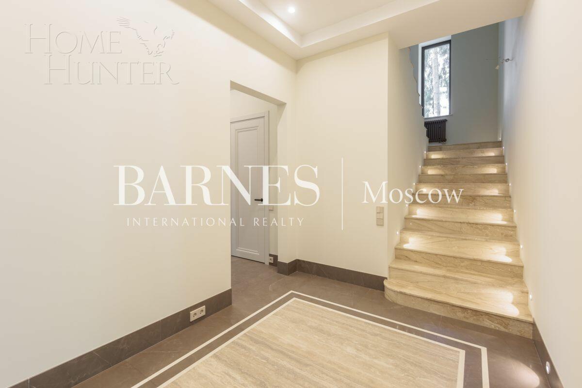 3-этажный коттедж 380 м² с отделкой