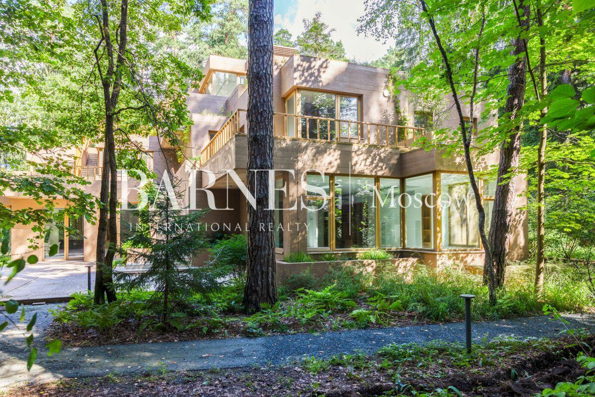 2-этажный коттедж 1 330 м² с отделкой