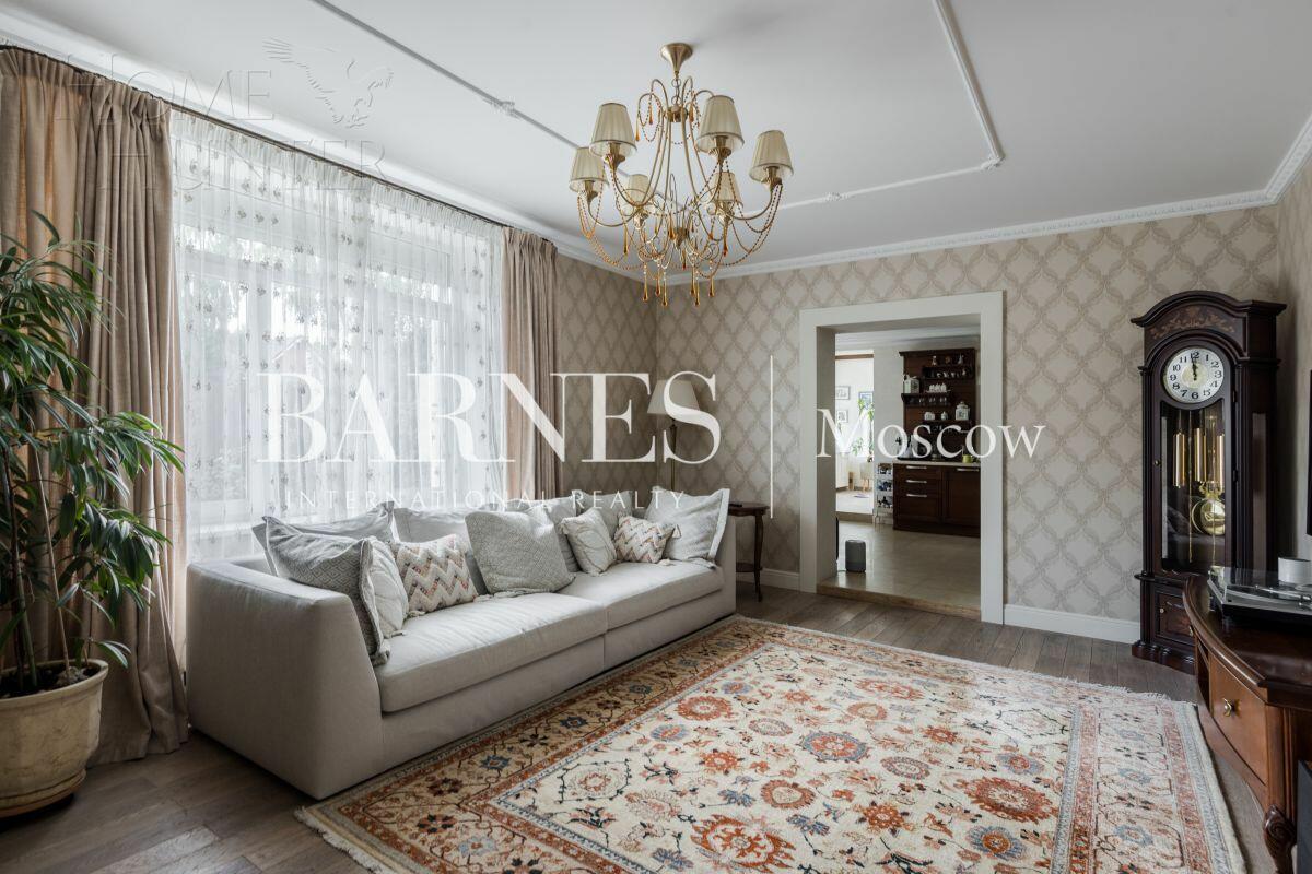3-этажный коттедж 550 м² с отделкой