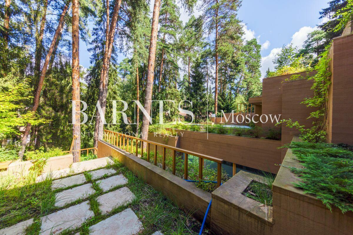 2-этажный коттедж 1 330 м² с отделкой