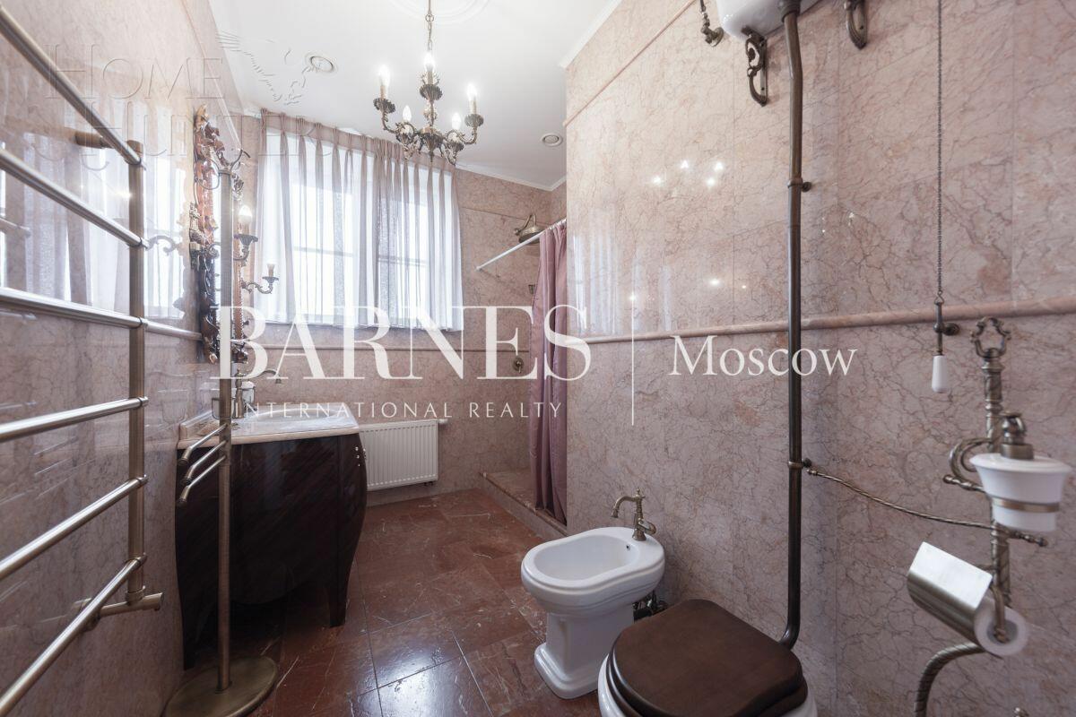 3-этажный таунхаус 700 м² с отделкой