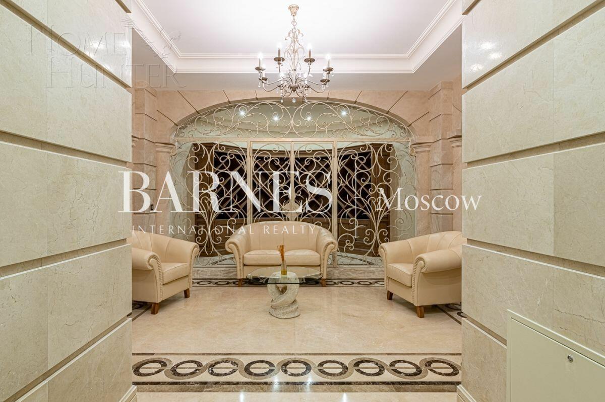 2-этажный коттедж 2 400 м² с отделкой