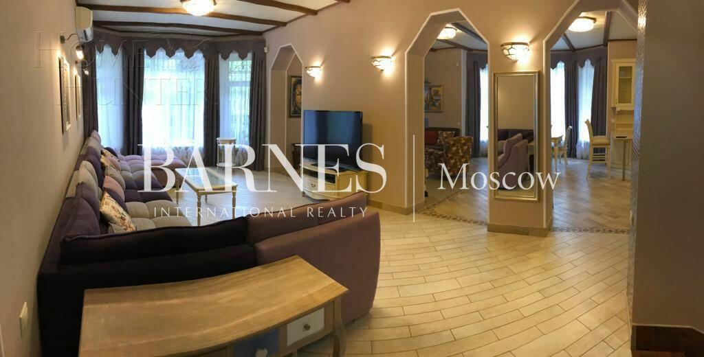 3-этажный коттедж 400 м² с отделкой