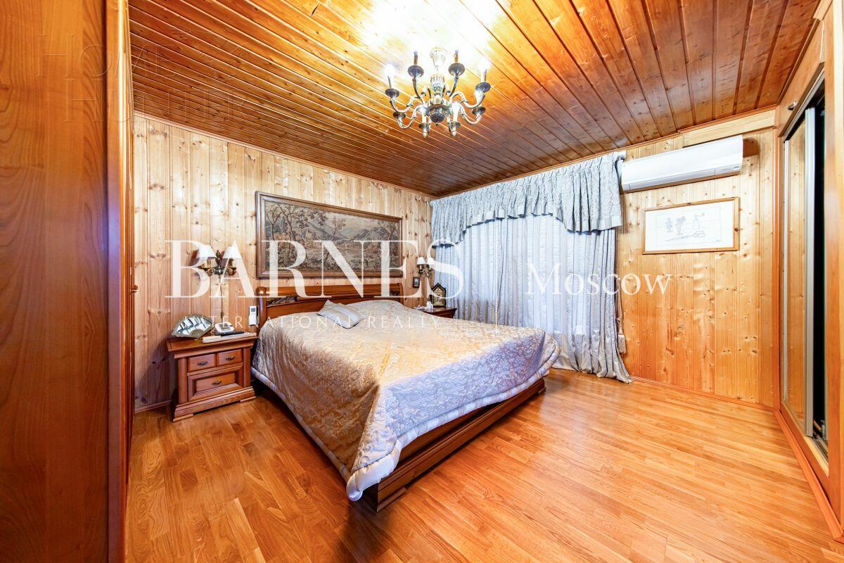 3-этажный коттедж 650 м² с отделкой