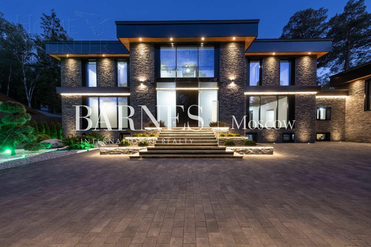 2-этажный коттедж 1 700 м² без отделки