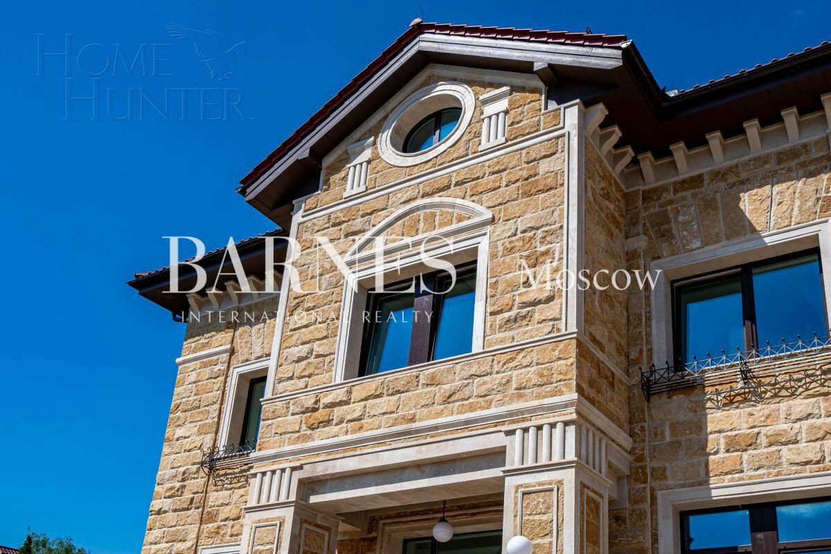 2-этажный коттедж 2 800 м² без отделки