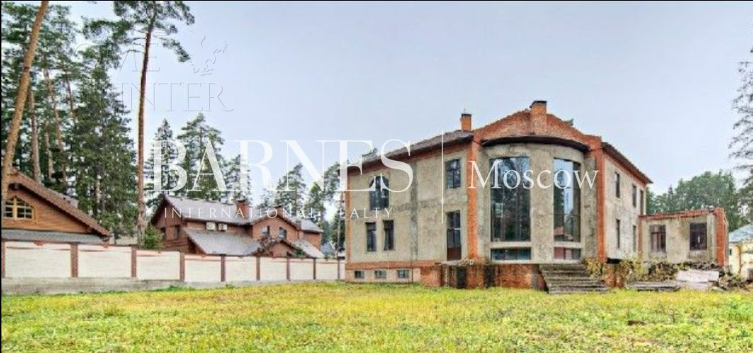 2-этажный коттедж 950 м² без отделки