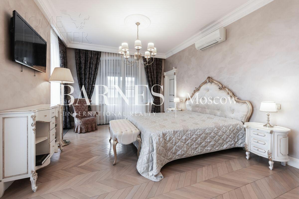 3-этажный таунхаус 700 м² с отделкой