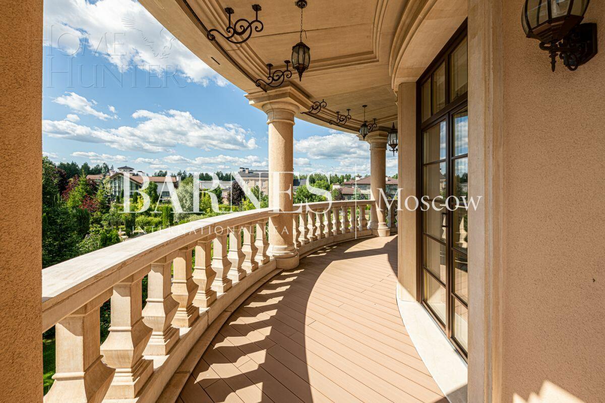 2-этажный коттедж 2 400 м² с отделкой