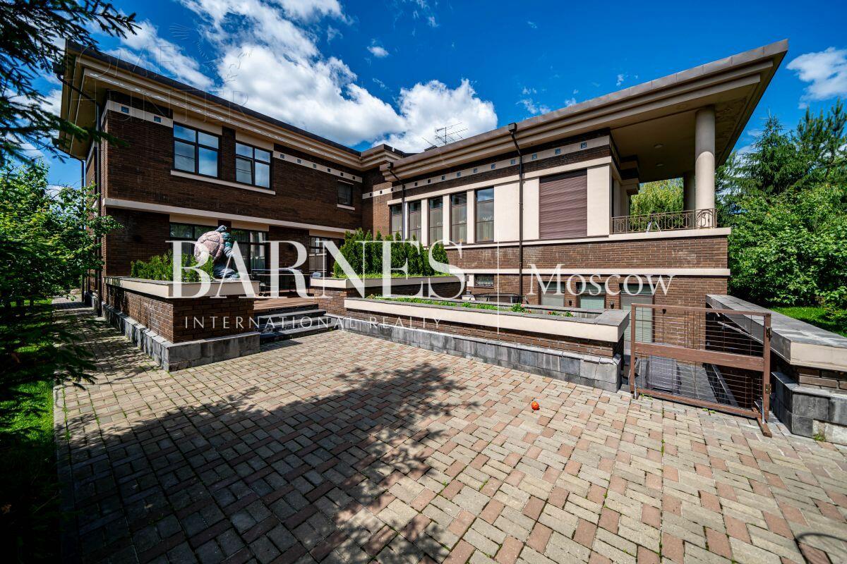 2-этажный коттедж 550 м² с отделкой