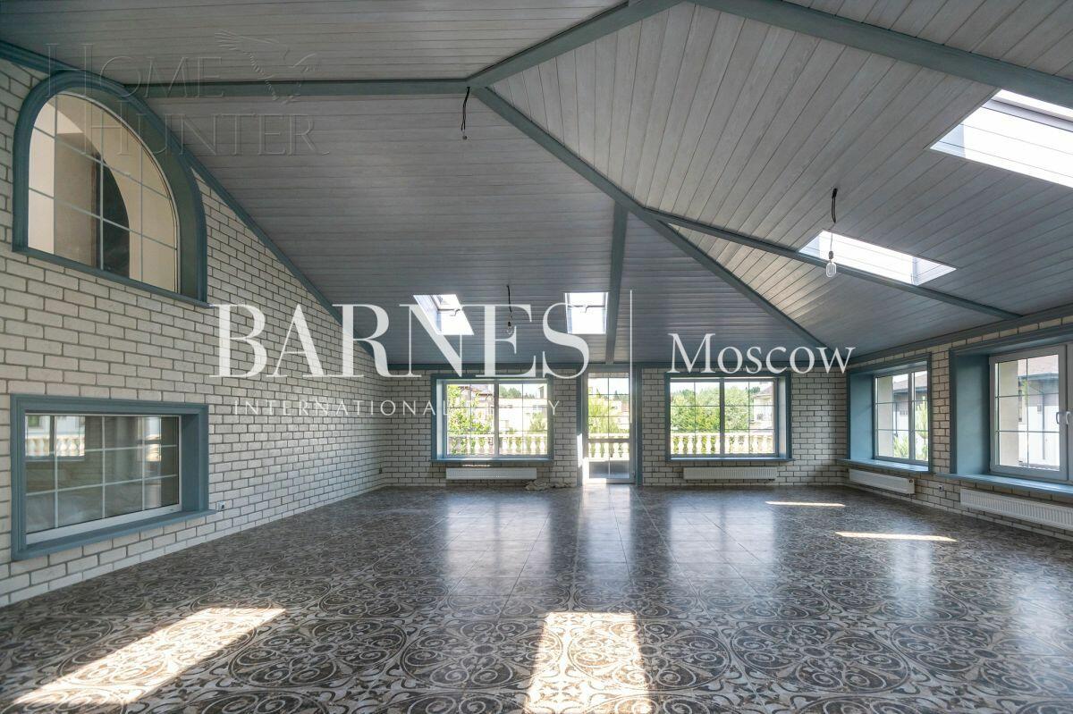 3-этажный коттедж 1 162 м² с отделкой