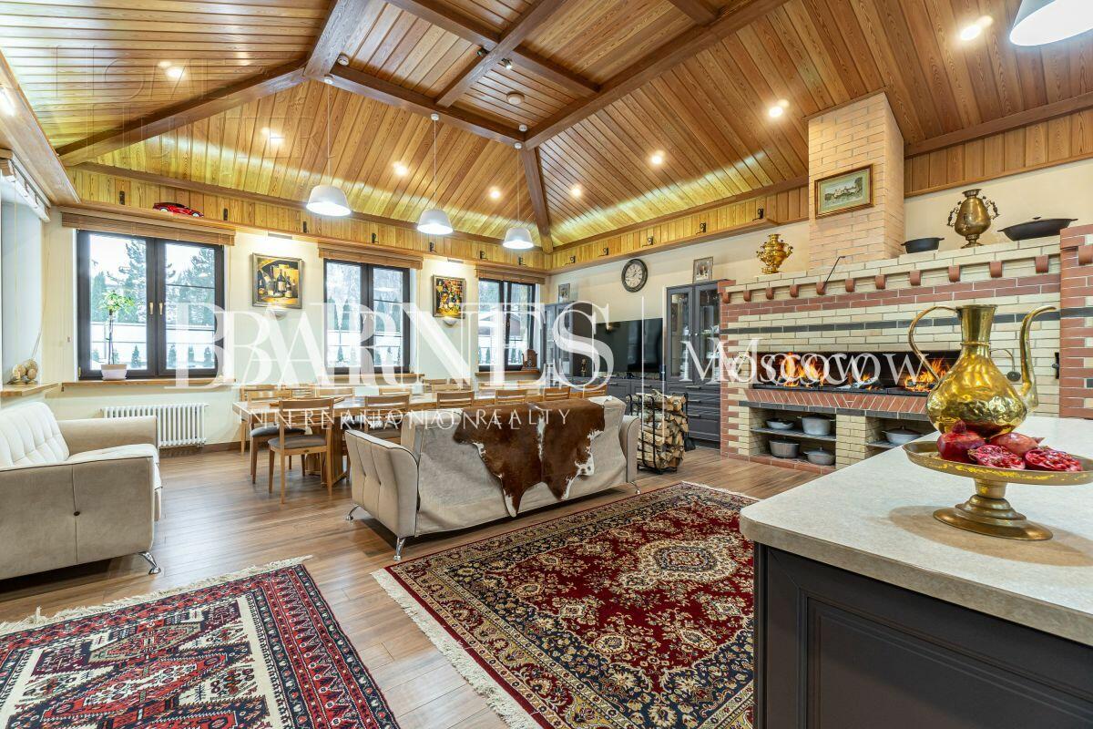 2-этажный коттедж 2 800 м² без отделки