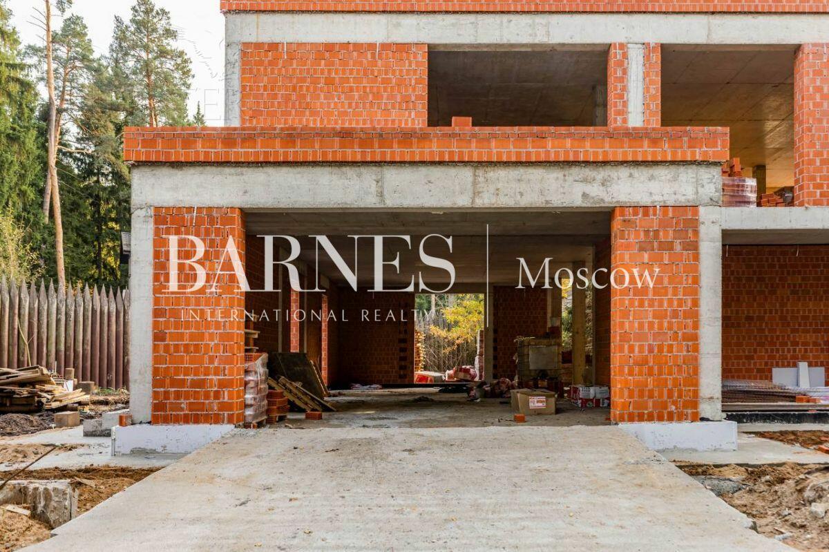 2-этажный коттедж 520 м² без отделки