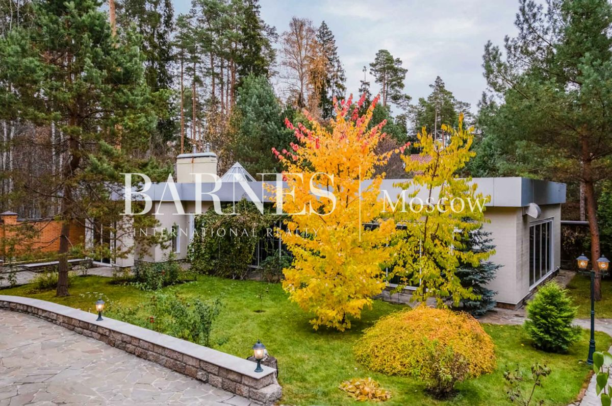 2-этажный коттедж 1 300 м² с отделкой