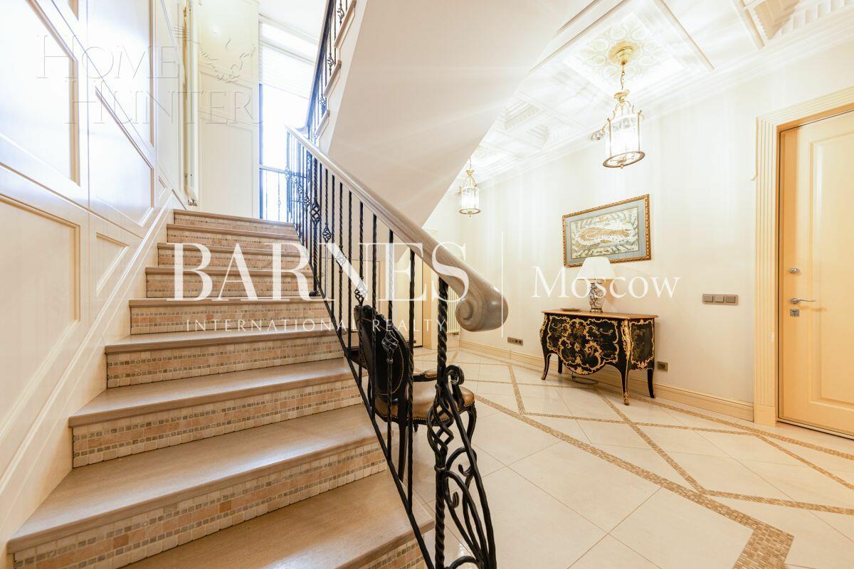 3-этажный таунхаус 430 м² с отделкой