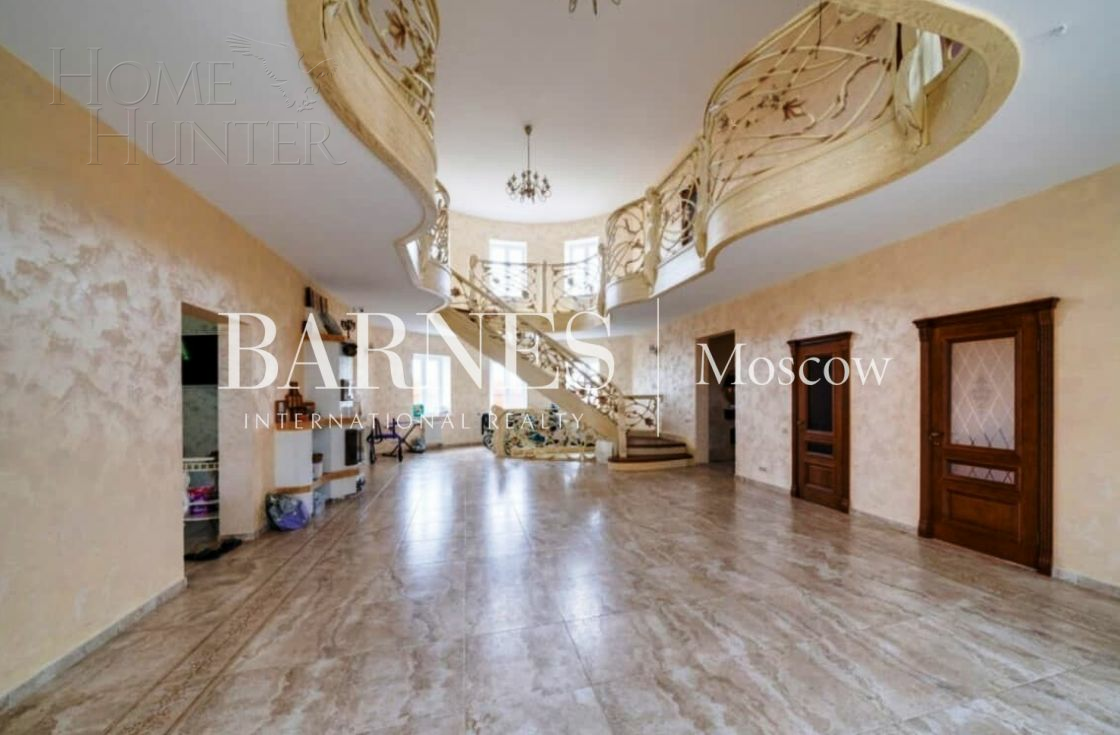 3-этажный коттедж 1 240 м² с отделкой