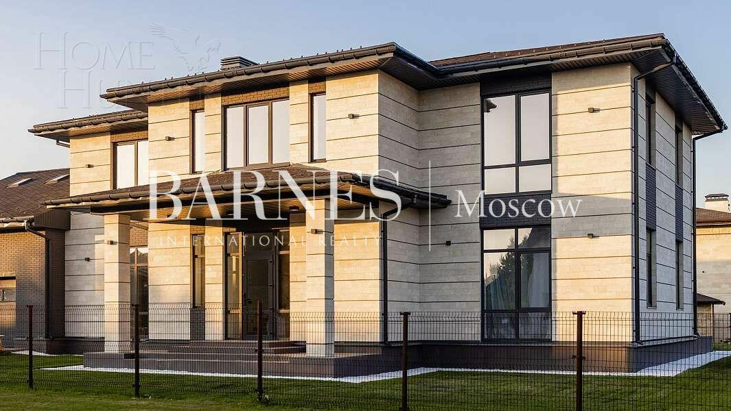 2-этажный коттедж 400 м² с отделкой