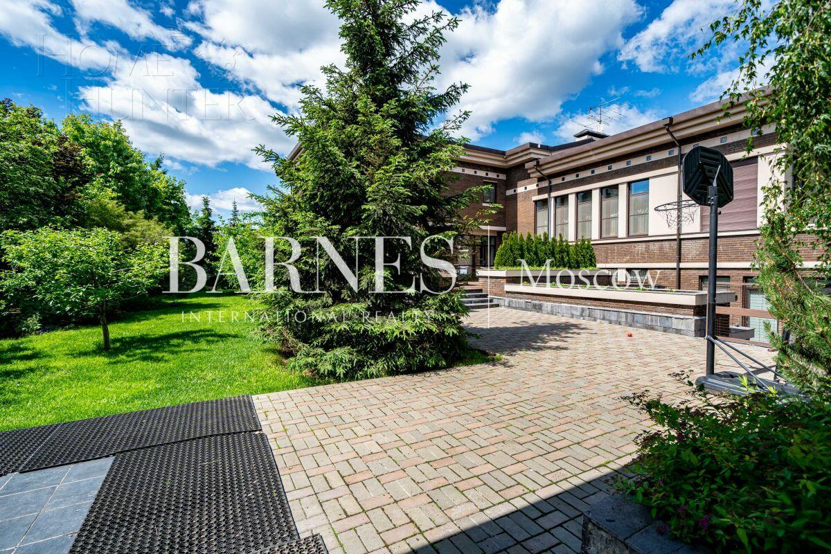 2-этажный коттедж 550 м² с отделкой