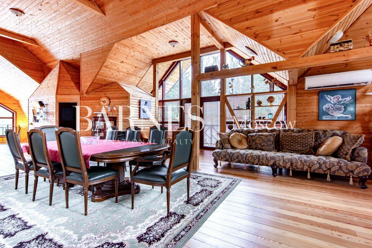 3-этажный коттедж 650 м² с отделкой