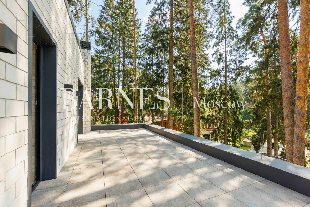 3-этажный коттедж 380 м² с отделкой