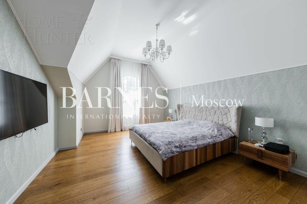 3-этажный коттедж 550 м² с отделкой