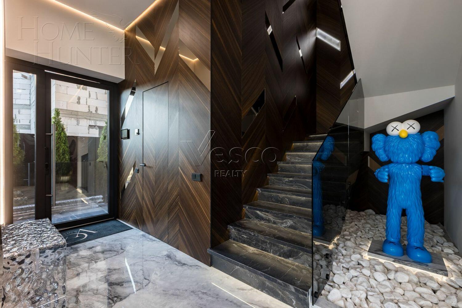 2-этажный коттедж 250 м² с отделкой