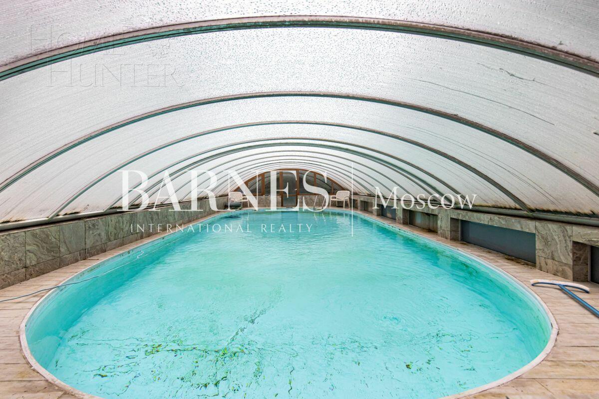 3-этажный коттедж 650 м² с отделкой