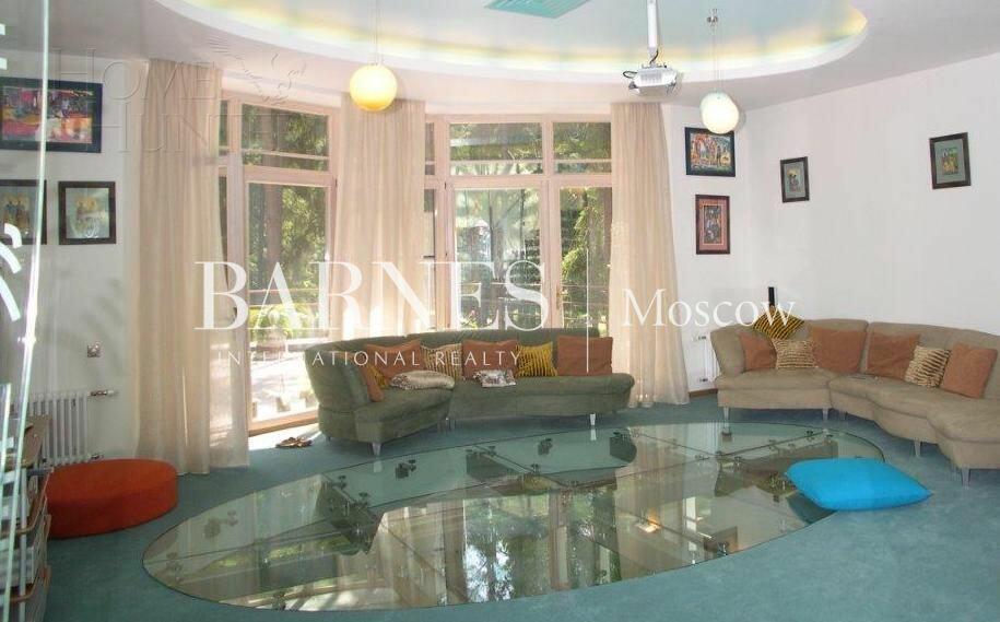 2-этажный коттедж 850 м² с отделкой