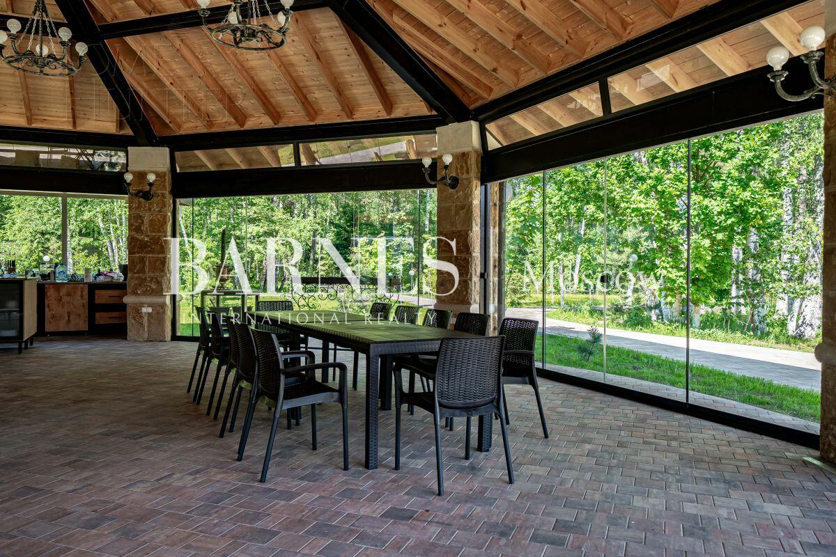 2-этажный коттедж 2 800 м² без отделки