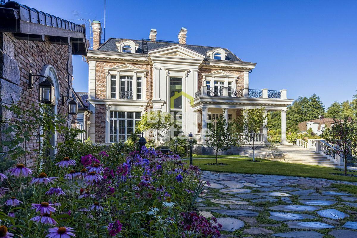 2-этажный коттедж 2 327 м² без отделки