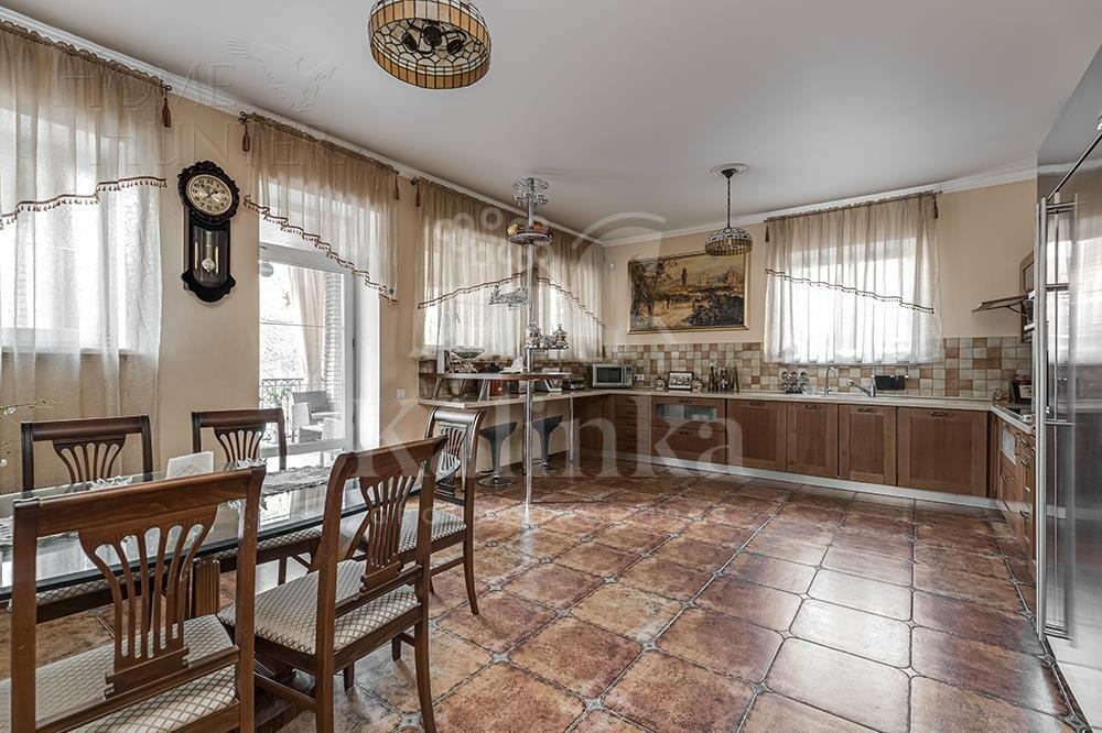 2-этажный коттедж 300 м² с отделкой