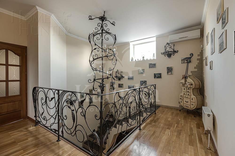 2-этажный коттедж 300 м² с отделкой