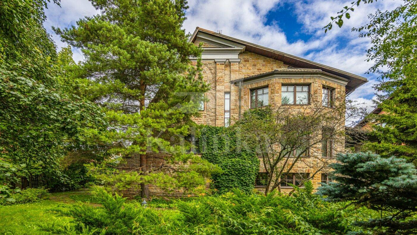 2-этажный коттедж 720 м² с отделкой