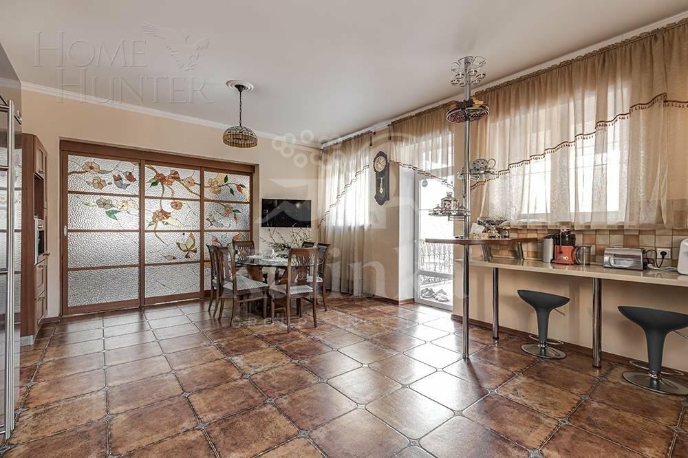 2-этажный коттедж 300 м² с отделкой