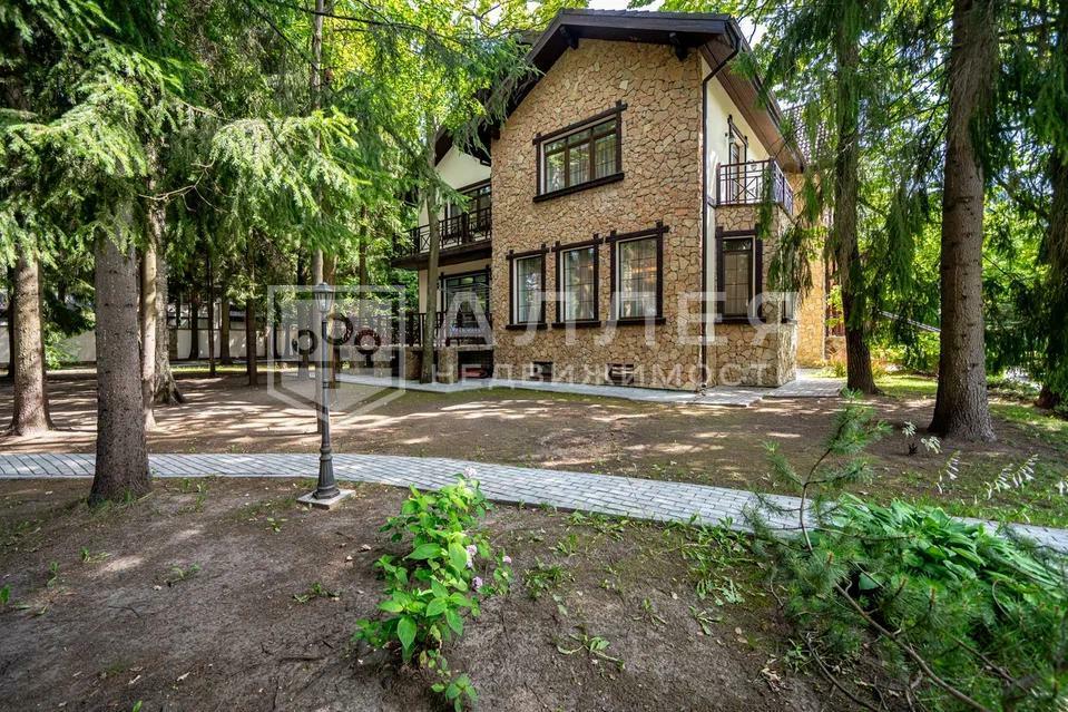 3-этажный коттедж 633 м² с отделкой