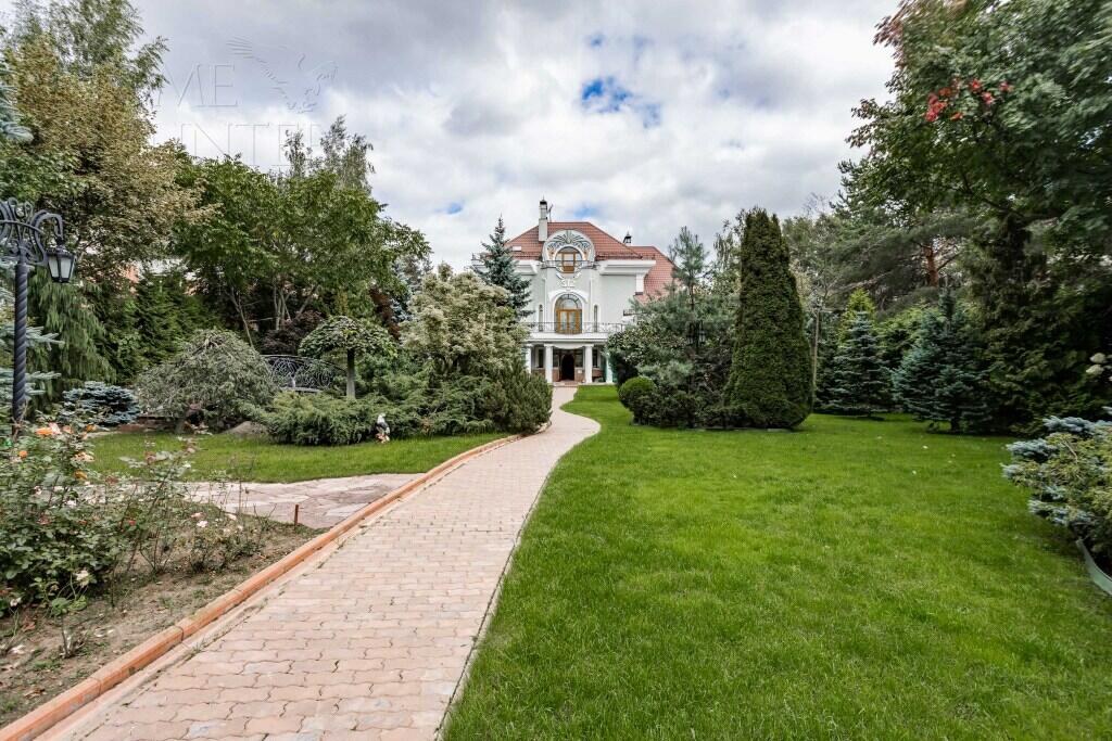 3-этажный коттедж 762 м² с отделкой