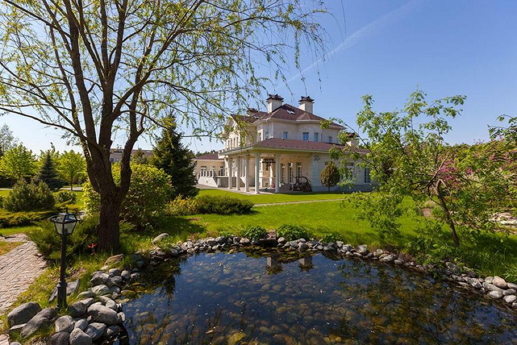 2-этажный коттедж 1 400 м² с отделкой