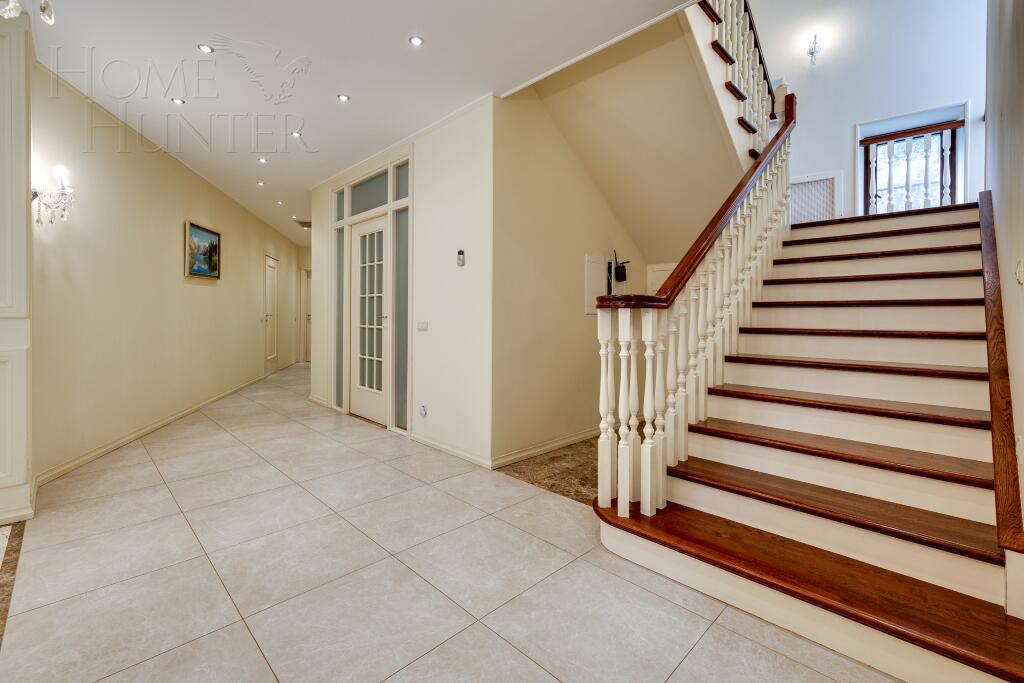 2-этажный коттедж 550 м² с отделкой