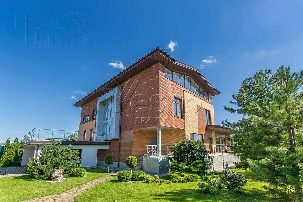 3-этажный коттедж 980 м² с отделкой