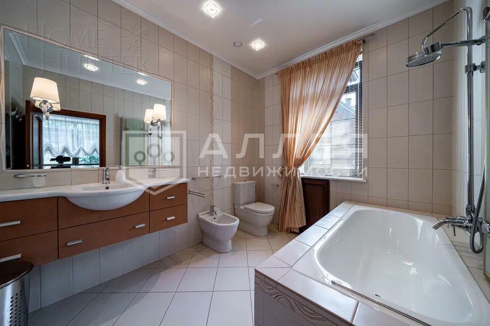 3-этажный коттедж 633 м² с отделкой