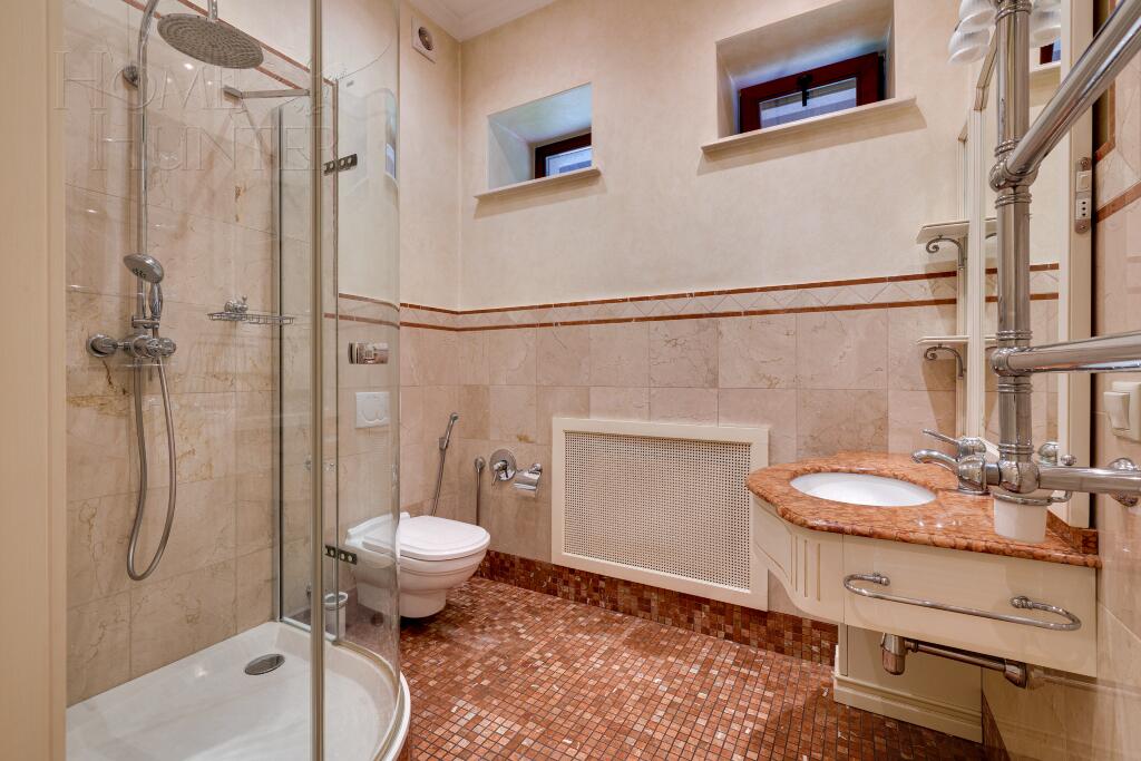 2-этажный коттедж 550 м² с отделкой