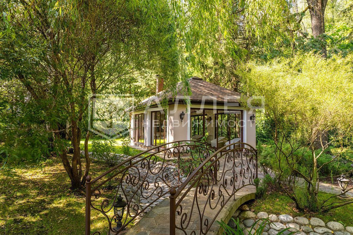 2-этажный коттедж 1 350 м² с отделкой