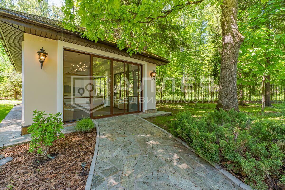 2-этажный коттедж 1 350 м² с отделкой