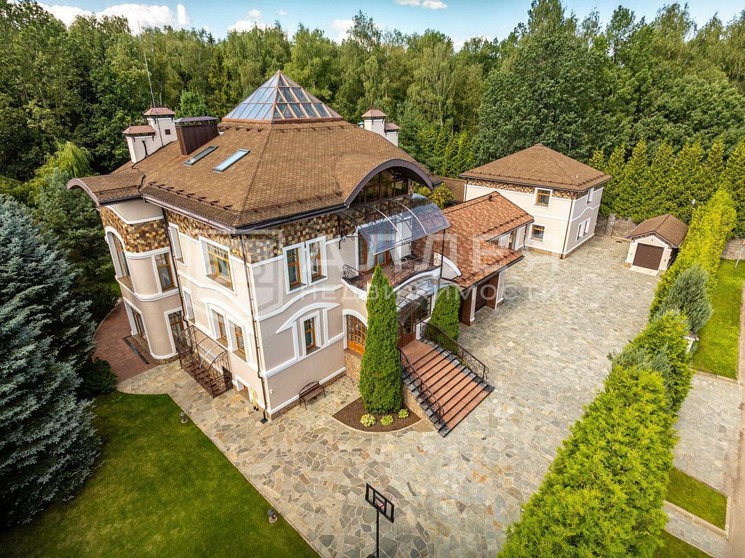 2-этажный коттедж 1 350 м² с отделкой