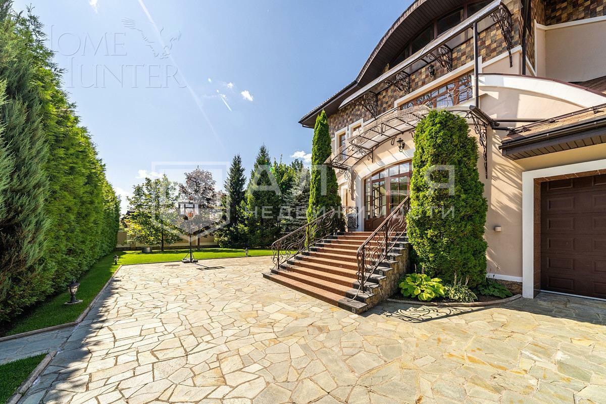 2-этажный коттедж 1 350 м² с отделкой