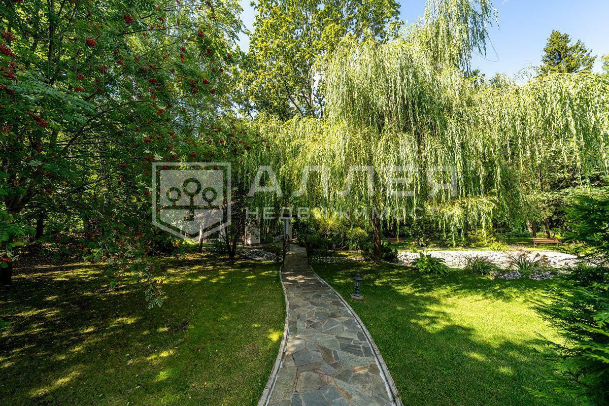 2-этажный коттедж 1 350 м² с отделкой