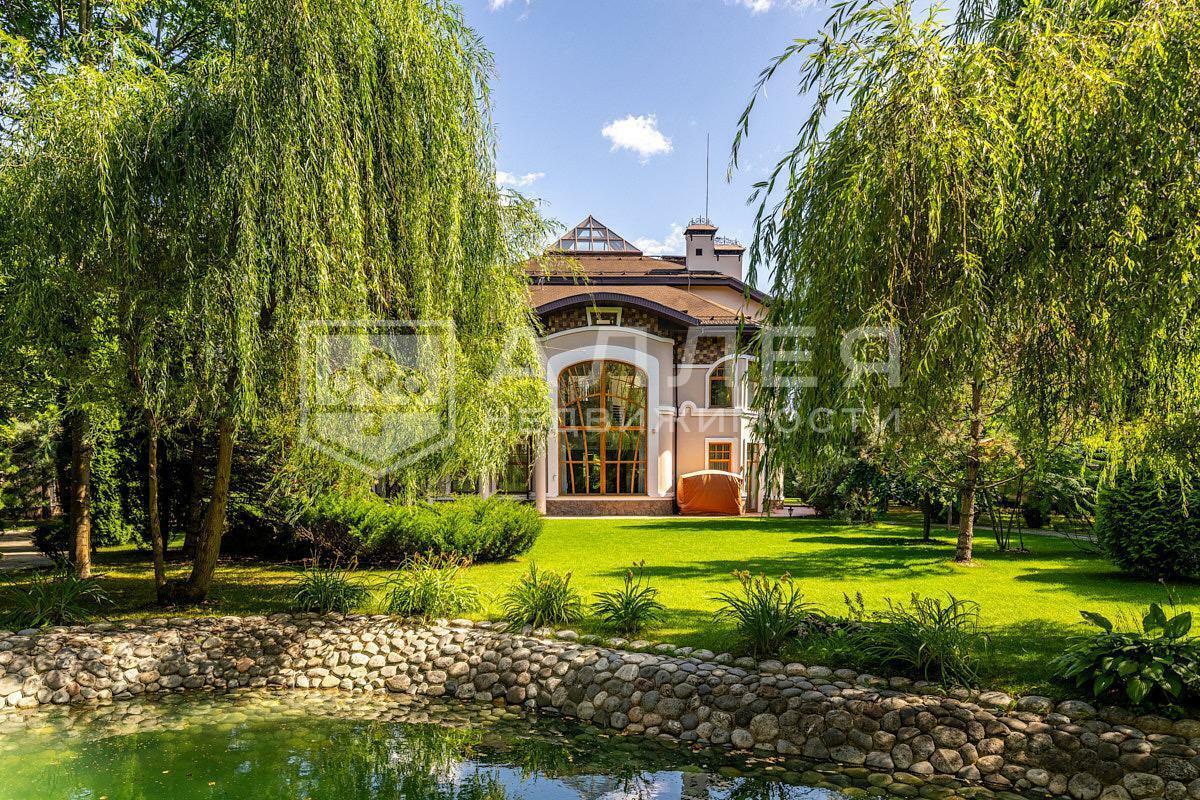 2-этажный коттедж 1 350 м² с отделкой