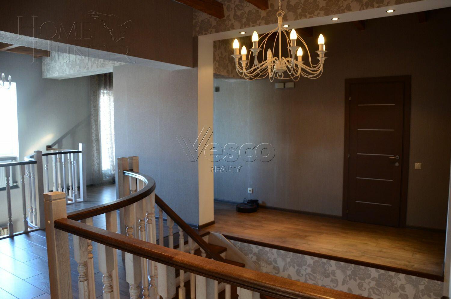 2-этажный коттедж 450 м² с отделкой